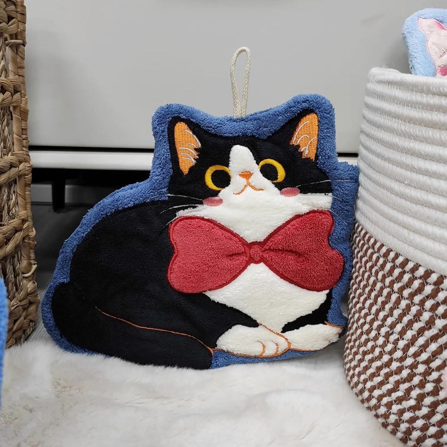 XYISWOT Cute Cat Shaped Coral Fleece Hand Towel